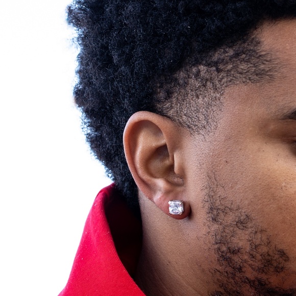 White Gold Plated 925 Sterling Silver Cushion Cut Screw Back Stud Earrin… - Picture 5 of 5